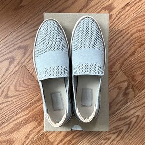 UGGS Sammy Size 7 Gray - see photos for details. I think they have not been worn